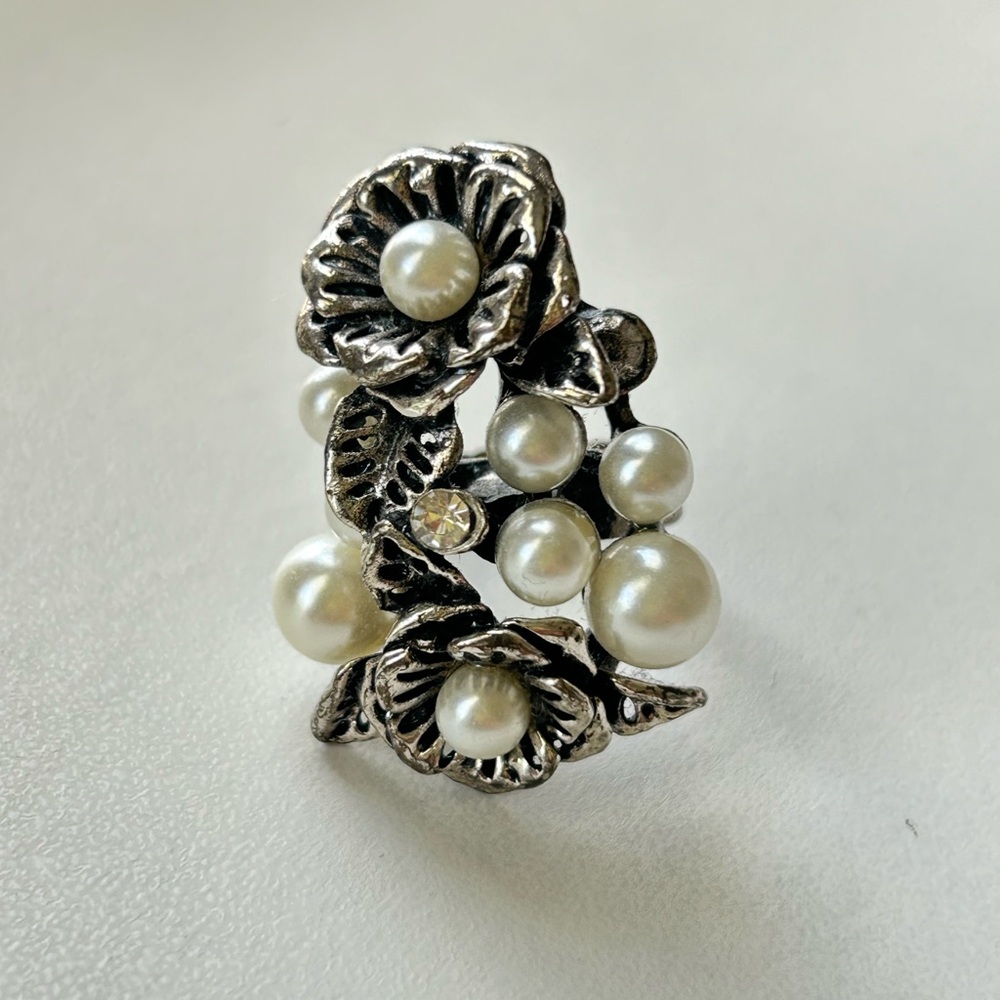Antique Vintage Silver and Pearl Flower Ring - Picture 2 of 5